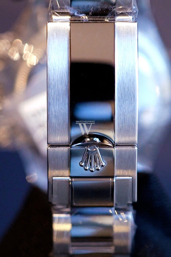 Rolex Daytona 40 Black Black Dial - Image 4