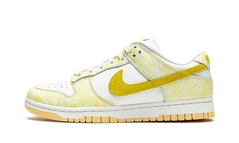 W Dunk Low “Yellow Strike”