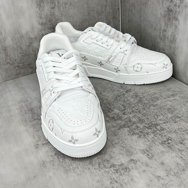 Louis Vuitton - Image 2