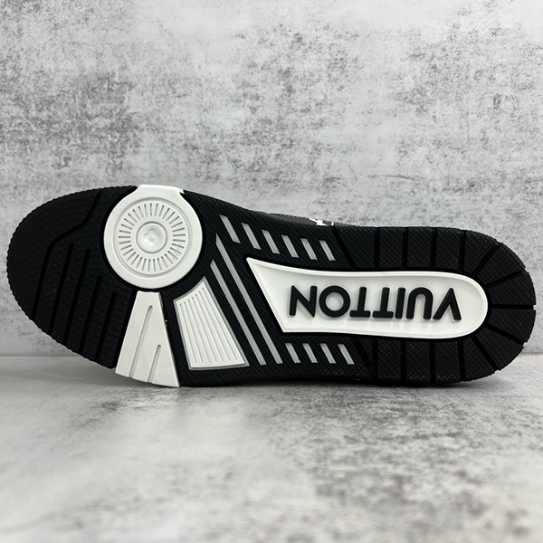 Louis Vuitton - Image 8