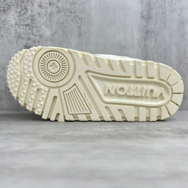 Louis Vuitton - Image 8