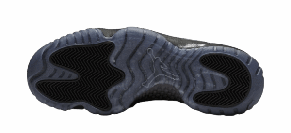 J11 – CAP AND GOWN - Image 5