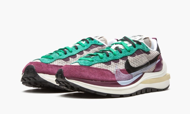 VaporWaffle “Sacai – Villain Red / Neptune Green” - Image 3
