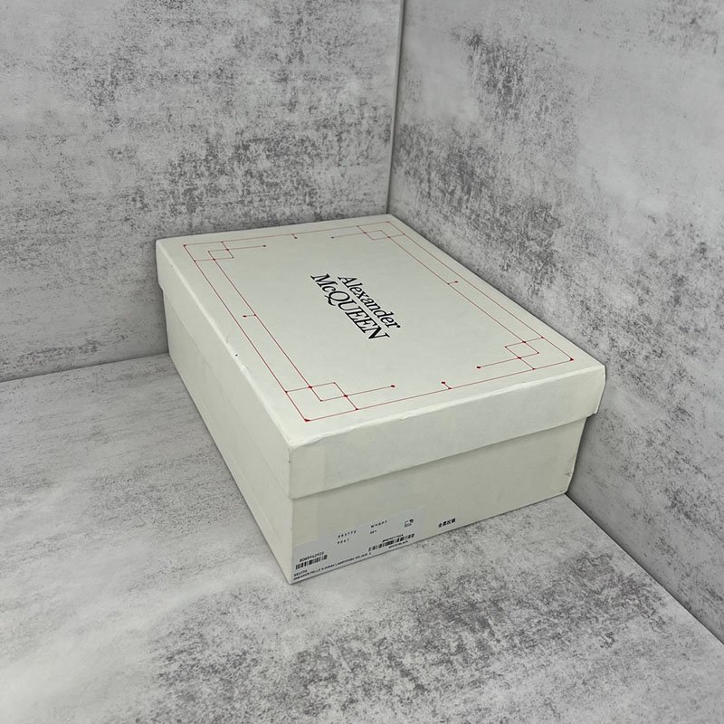 Alexander McQueen - Image 9