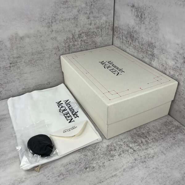 Alexander McQueen - Image 9