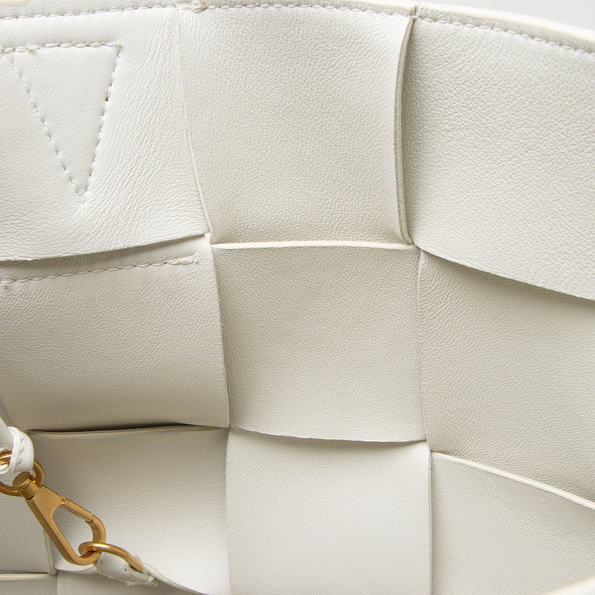 Bottega Veneta Intrecciato Maxi Cassette Tote - Image 14
