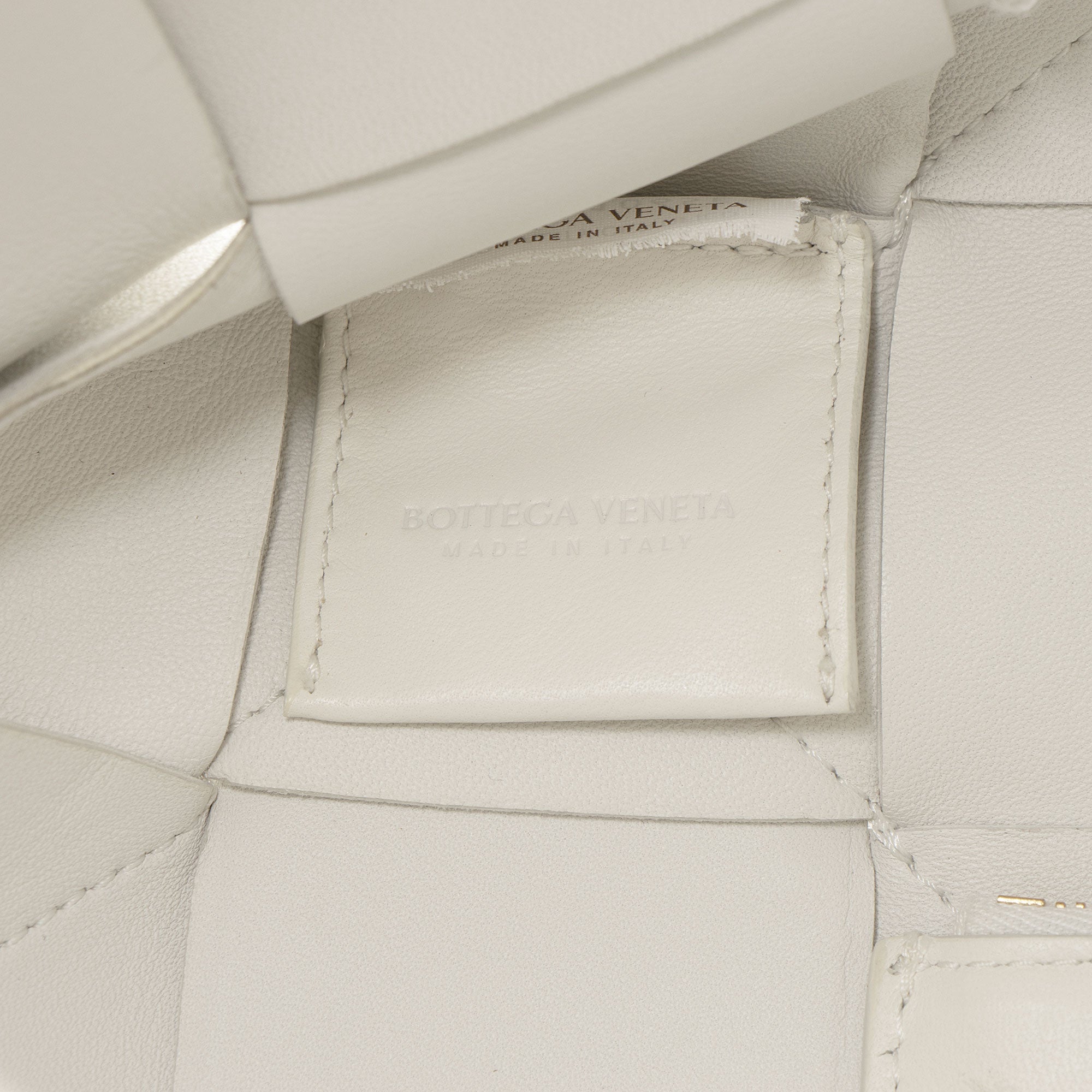 Bottega Veneta Intrecciato Maxi Cassette Tote - Image 9