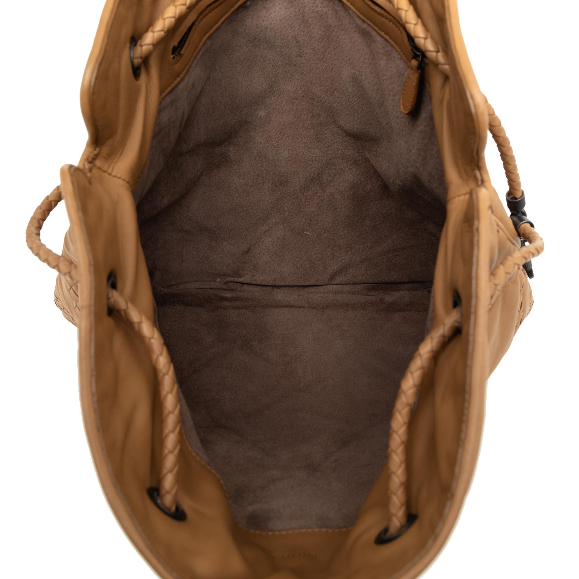 Bottega Veneta Intrecciato Trimmed Leather Croisette Drawstring Tote - Image 4
