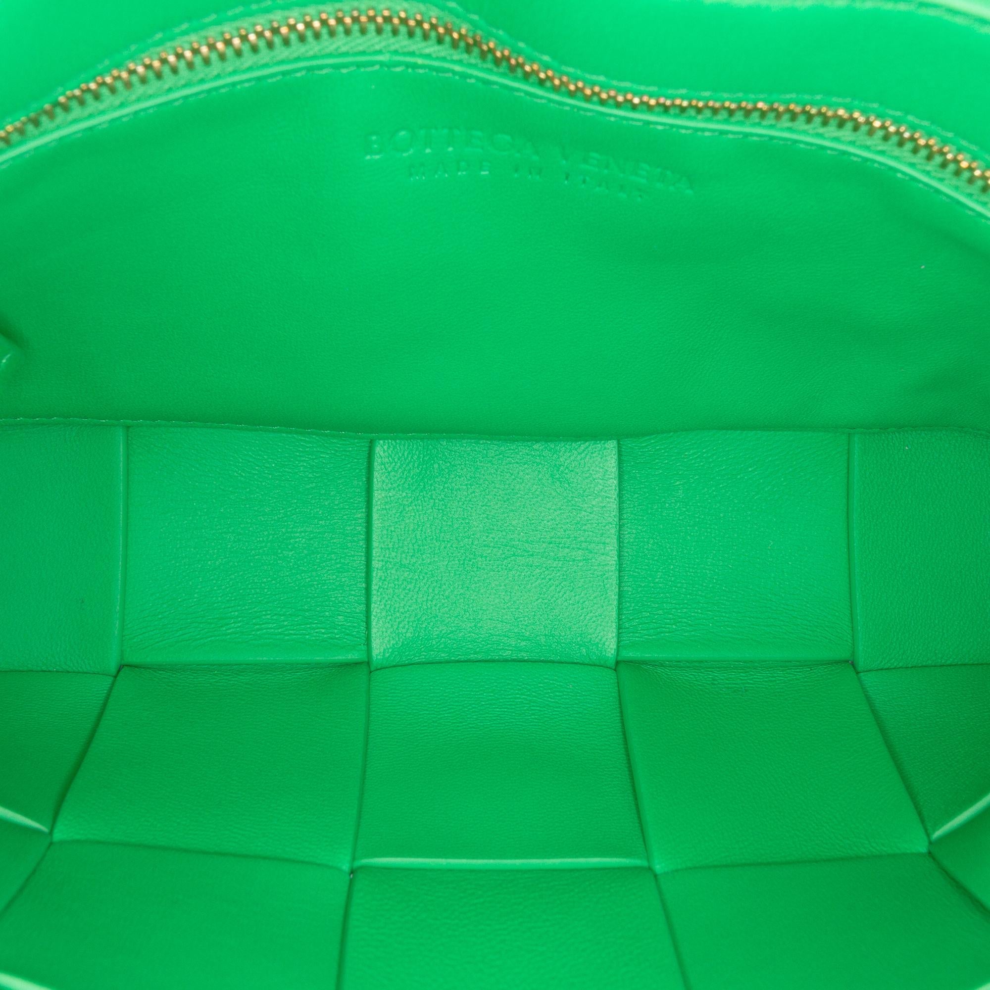 Bottega Veneta Patent Intrecciato Cassette Crossbody - Image 4