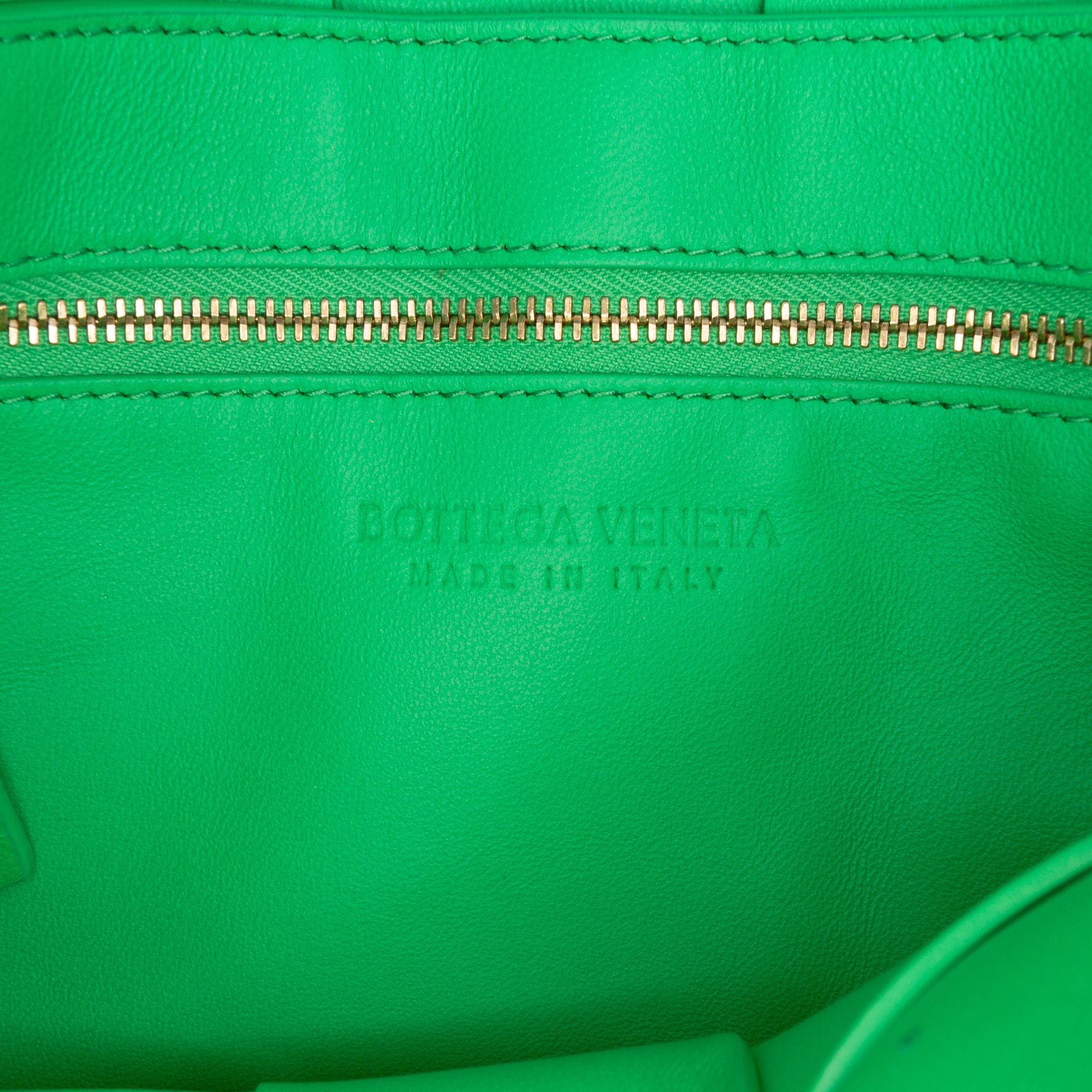 Bottega Veneta Patent Intrecciato Cassette Crossbody - Image 6